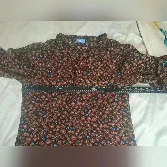 CeCe Daisy Melody Black Floral Blouse Size Medium - Picture 12 of 12